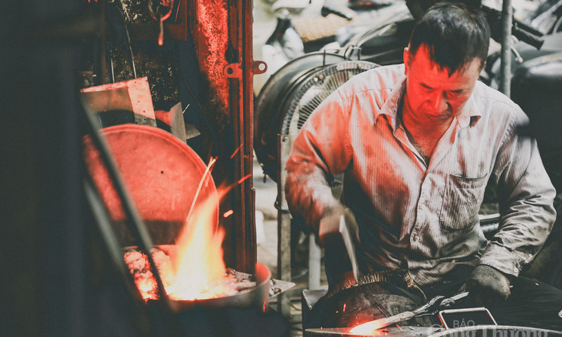 Người thợ rèn cuối cùng ‘giữ lửa’ trên đất phố cổ Lò Rèn