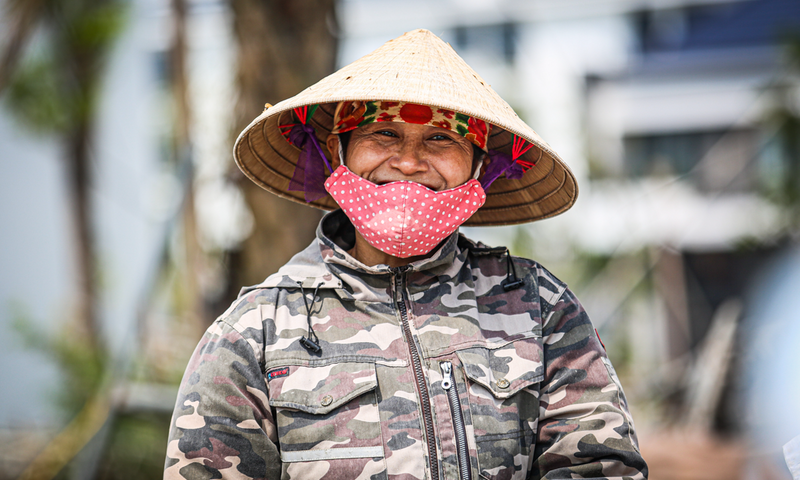 Hình ảnh về những 'bông hồng' mưu sinh trong ngày Phụ nữ Việt Nam