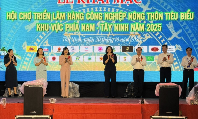 Khai mạc Hội chợ triển lãm Hàng công nghiệp nông thôn tiêu biểu phía Nam