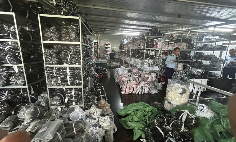 Hà Nội: Phát hiện hơn 16.000 sản phẩm giả nhãn hiệu YONEX 