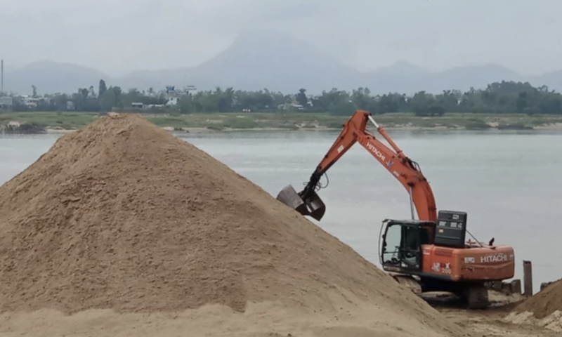 Hà Nội: Phê duyệt không đấu giá quyền khai thác 3 mỏ cát phục vụ dự án