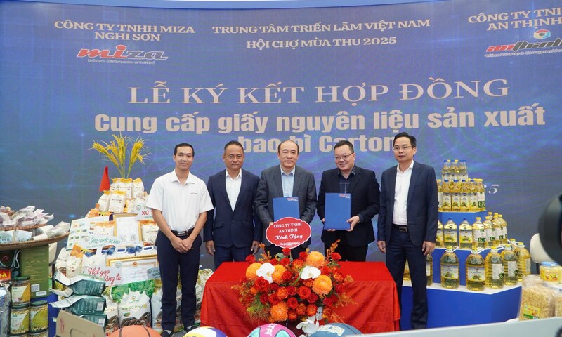 Hai doanh nghiệp ký kết hợp đồng trị giá 50 tỷ đồng tại Hội chợ Mùa Thu 