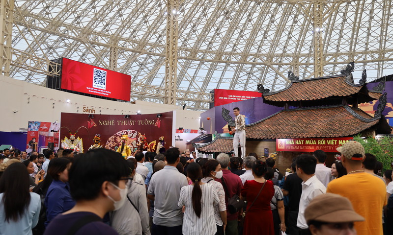 Sắc màu nghệ thuật khuấy động Hội chợ Mùa Thu 