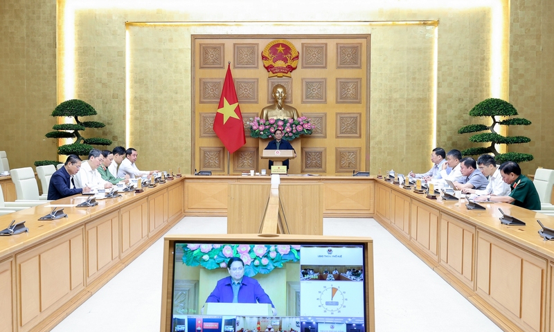 Thủ tướng họp khẩn về ứng phó, khắc phục hậu quả mưa lũ tại miền Trung