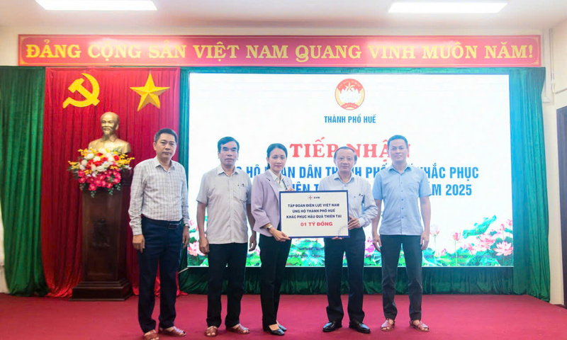 Tập đoàn Điện lực Việt Nam hỗ trợ TP. Huế 1 tỷ đồng khắc phục lũ lụt