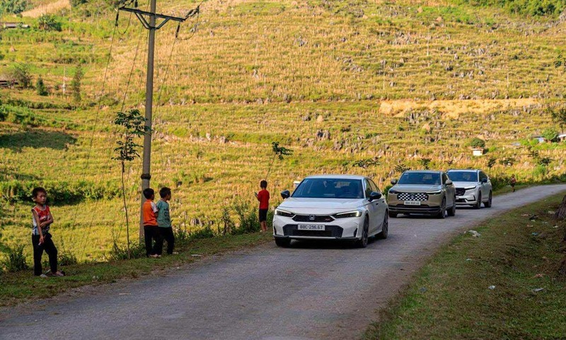 Hàng loạt hãng xe đua ưu đãi lớn, thị trường ô tô kỳ vọng sôi động hơn