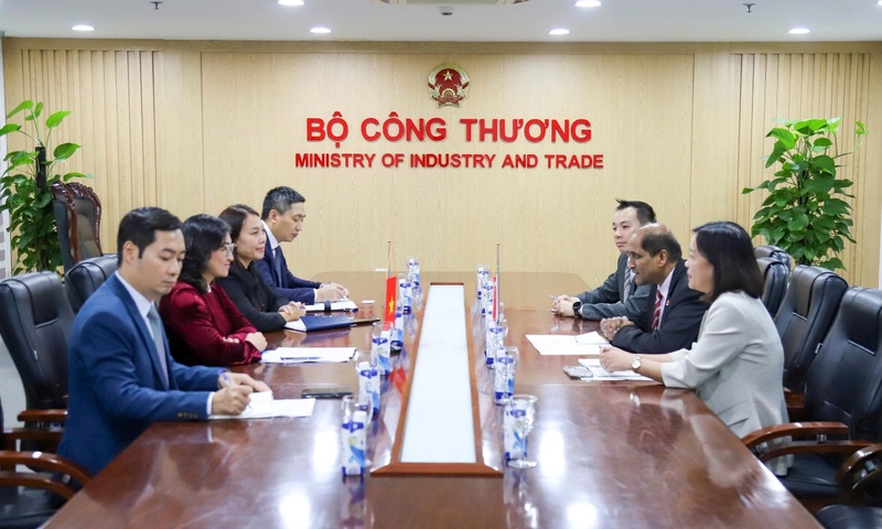 Thứ trưởng Phan Thị Thắng tiếp Đại sứ Singapore tại Việt Nam