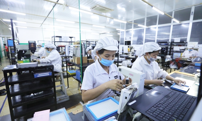 Infographic | FDI vào Việt Nam 10 tháng đạt 31,52 tỷ USD, tăng 15,6%