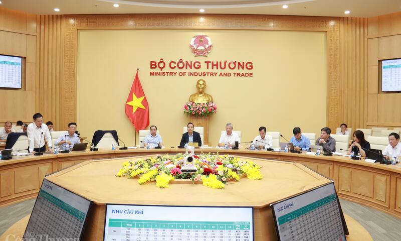 Bộ Công Thương họp chuẩn bị kế hoạch hệ thống điện và thị trường điện năm 2026