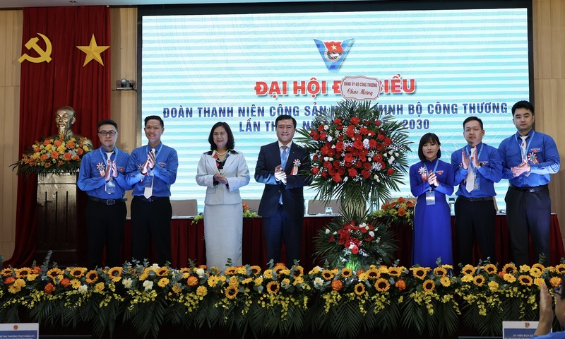 Thứ trưởng Nguyễn Sinh Nhật Tân dự Đại hội đại biểu Đoàn Thanh niên Bộ Công Thương khóa V