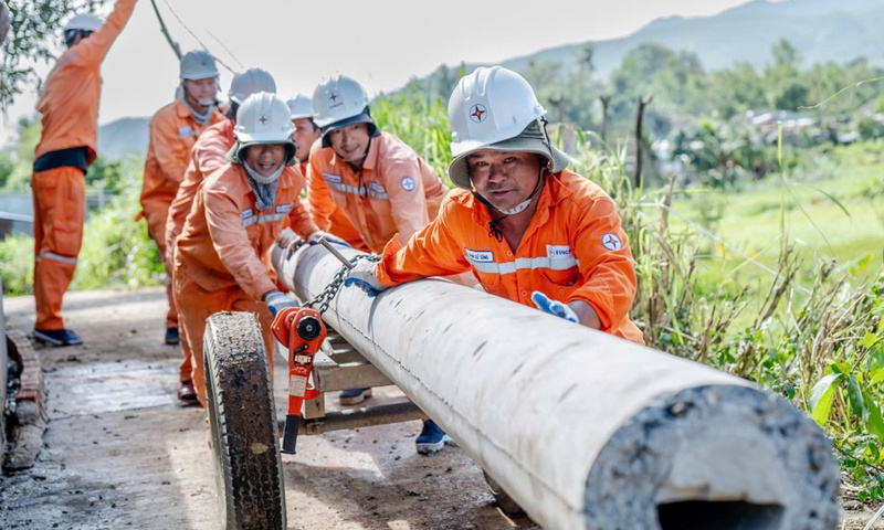 Đắk Lắk: Khôi phục điện chiếu sáng cho 97,4% khách hàng sau bão số 13