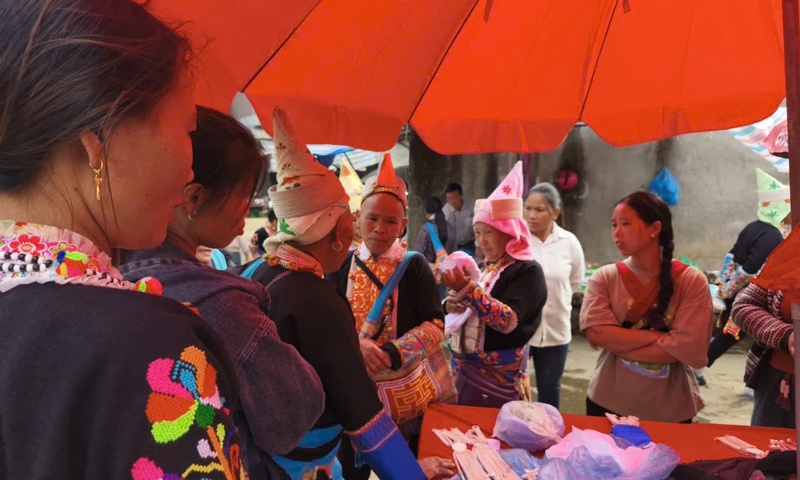 Chợ phiên Dào San - đánh thức tiềm năng du lịch và giữ hồn văn hóa