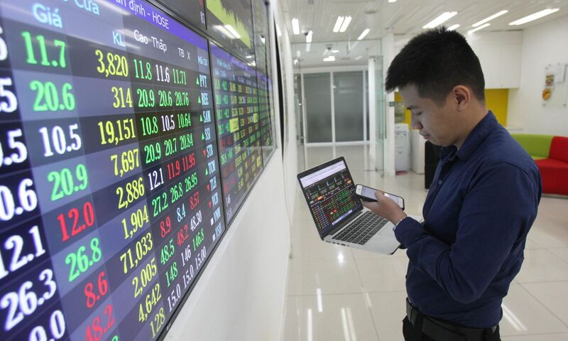 Gỡ rào niêm yết, mở kênh hút vốn cho doanh nghiệp sản xuất, công nghệ