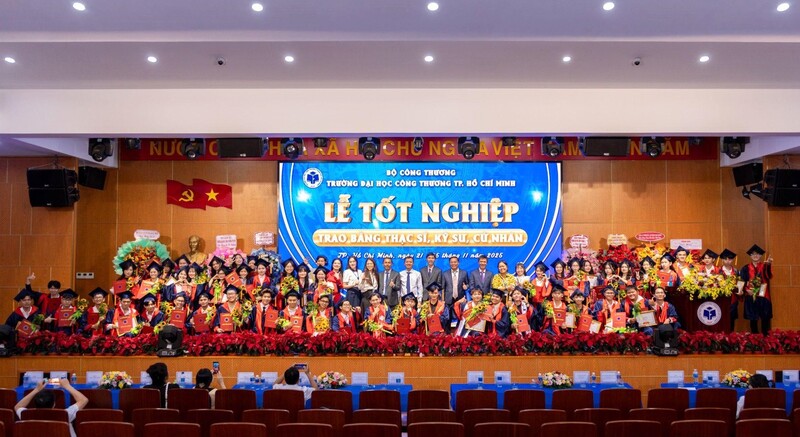 Đại học Công Thương TP.Hồ Chí Minh trao bằng tốt nghiệp cho hơn 3.000 tân khoa