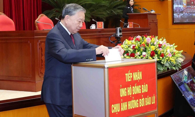 Tổng Bí thư Tô Lâm và các lãnh đạo ủng hộ đồng bào bão lũ