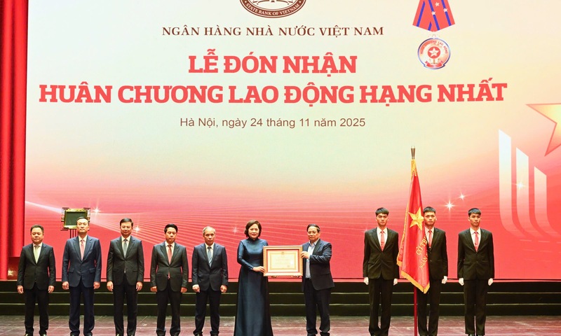 Thủ tướng: Ngành ngân hàng phát huy thi đua, góp phần ổn định kinh tế