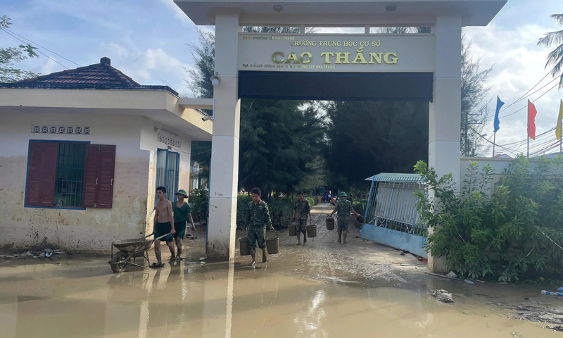 Bộ Giáo dục và Đào tạo cấp sách miễn phí cho học sinh vùng lũ