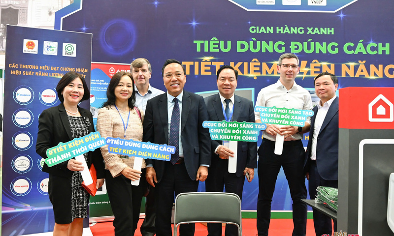 Khai mạc Hội chợ Triển lãm thiết bị tiết kiệm năng lượng và chuyển đổi xanh