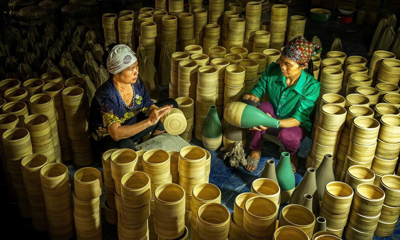 Sản phẩm làng nghề 'lên sàn': Cơ hội bứt phá từ thương mại điện tử