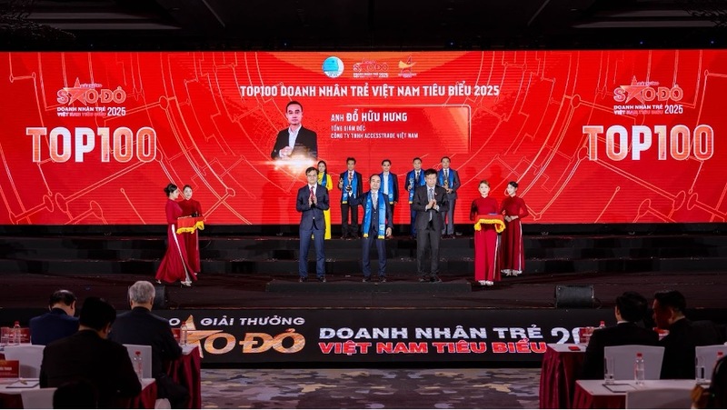 CEO ACCESSTRADE Đỗ Hữu Hưng: Hành trình 'gặt' Giải thưởng Sao Đỏ 2025