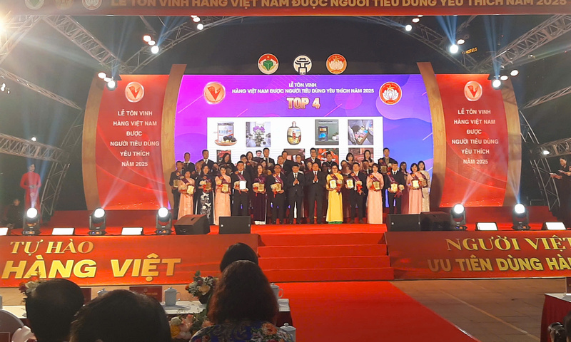 Vinh danh 'Hàng Việt Nam được người tiêu dùng yêu thích' năm 2025
