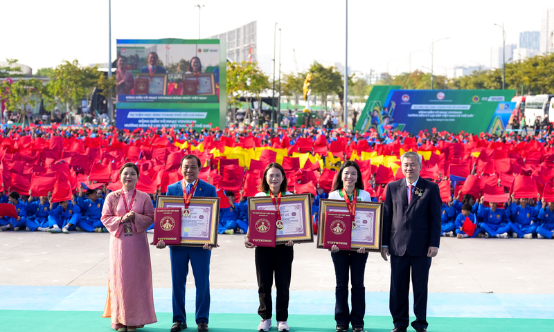 60.000 học sinh lập kỷ lục kép đồng diễn võ nhạc Vovinam ấn tượng