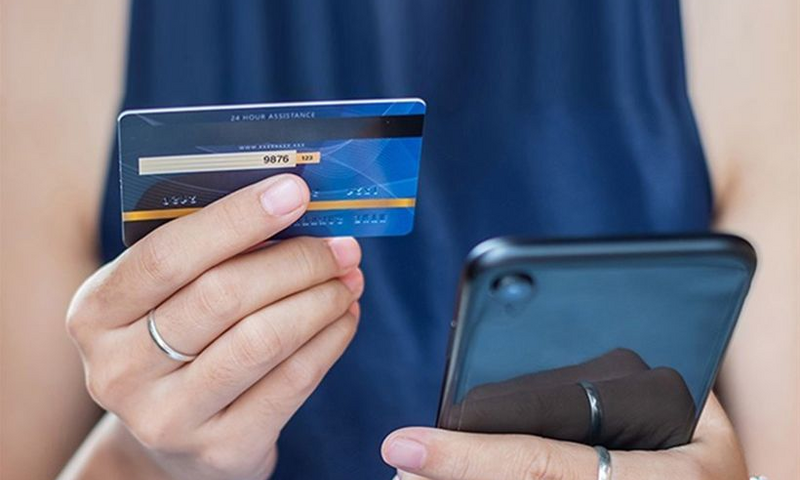 Chuyên gia cảnh báo, thu phí tài khoản có thể làm mất tệp khách hàng