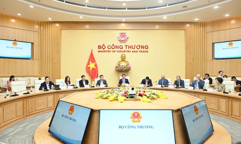 Bộ trưởng Nguyễn Hồng Diên làm việc với Tập đoàn ThaiBev