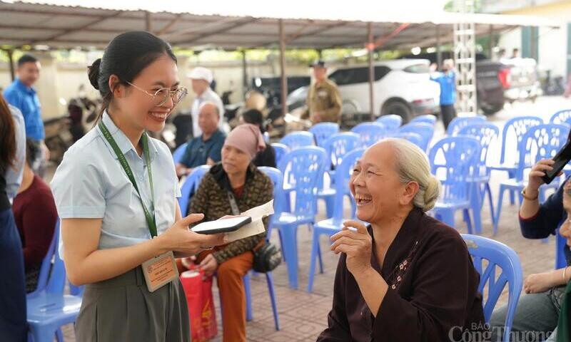 Chuyển hành chính quản lý sang phục vụ: Nhìn từ chính quyền TP. Hà Nội