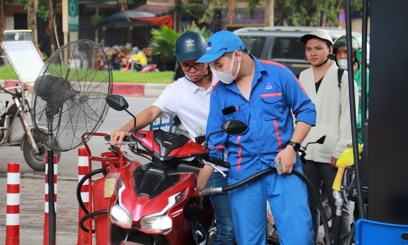 Giá xăng dầu hôm nay 07/12/2025: Leo đỉnh tuần thứ hai