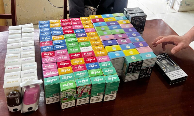 Đà Nẵng: Phát hiện đối tượng mua bán máy hút thuốc lá điện tử