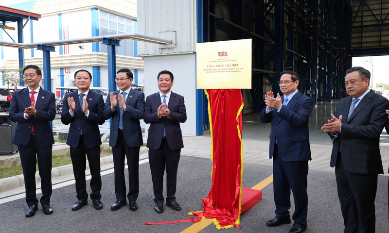 Gắn biển 'Công trình tiêu biểu' cho Nhà máy điện LNG Nhơn Trạch 3&4