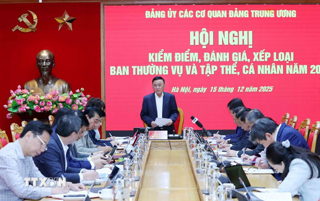 Đổi mới công tác cán bộ theo tinh thần 'có vào có ra, có lên có xuống'