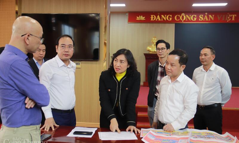 Thứ trưởng Phan Thị Thắng kiểm tra công tác chuẩn bị hội nghị tổng kết Bộ Công Thương năm 2025