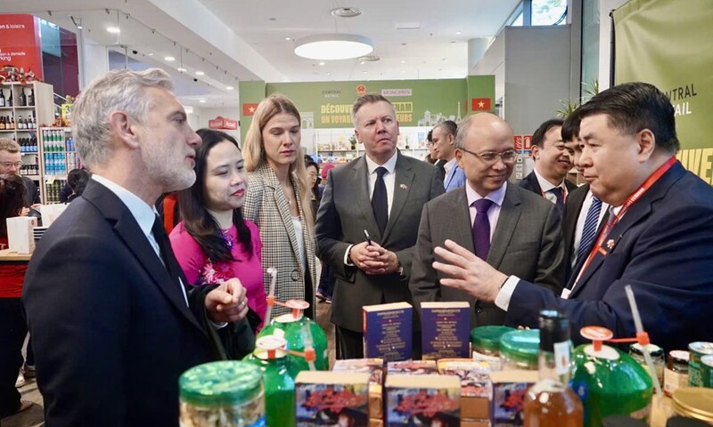 Đưa hàng Việt vào siêu thị nước ngoài: Từ xúc tiến thương mại đến tái cấu trúc xuất khẩu