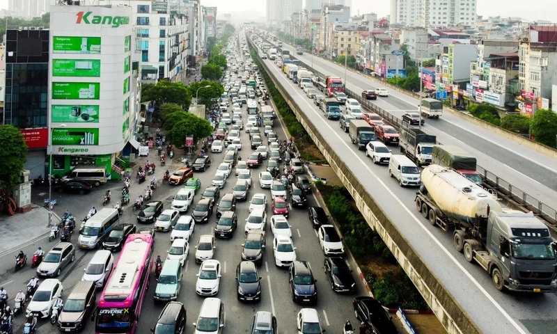 Hà Nội tạm cấm xe tải trên 10 tấn lưu thông vành đai 3 trên cao