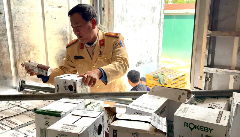 Ngăn chặn 10 tấn thực phẩm không nguồn gốc ra phía Bắc