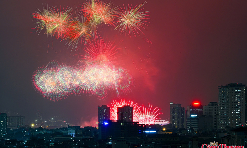 Hà Nội lung linh đêm tổng duyệt pháo hoa chào mừng Đại hội XIV 