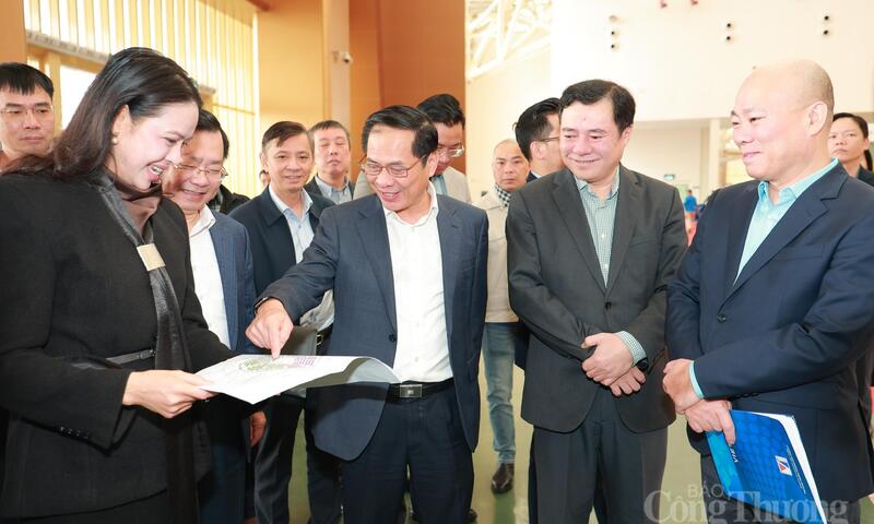 Phó Thủ tướng Bùi Thanh Sơn kiểm tra tiến độ Hội chợ Mùa Xuân 2026