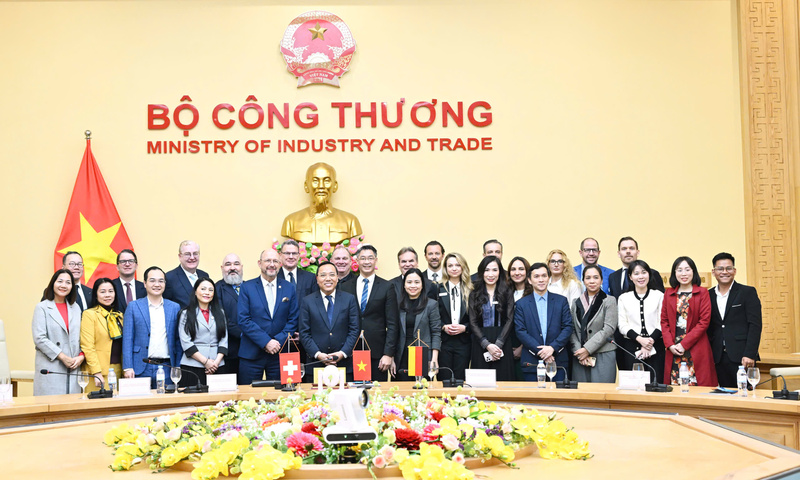 Thứ trưởng Nguyễn Hoàng Long làm việc với đoàn doanh nghiệp Thụy Sĩ - châu Âu