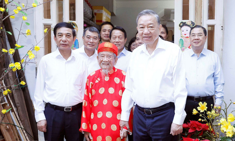 Tổng Bí thư Tô Lâm thăm, chúc Tết nhà nghiên cứu Nguyễn Đình Tư