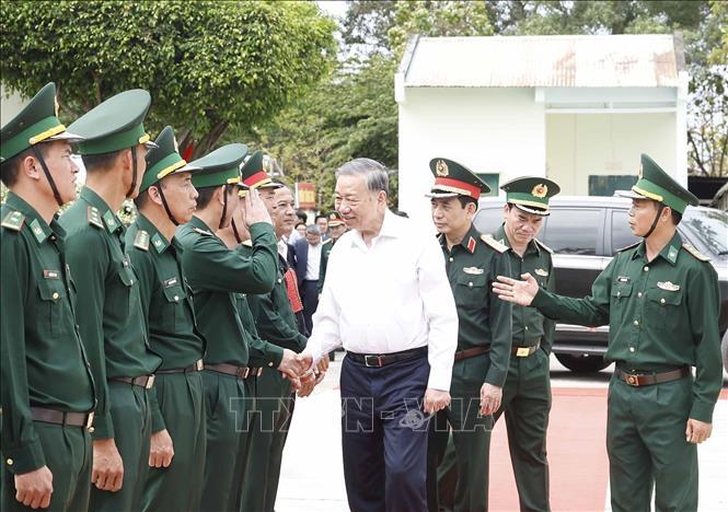 Tổng Bí thư Tô Lâm thăm, chúc Tết cán bộ, chiến sĩ đồn biên phòng ở Đắk Lắk