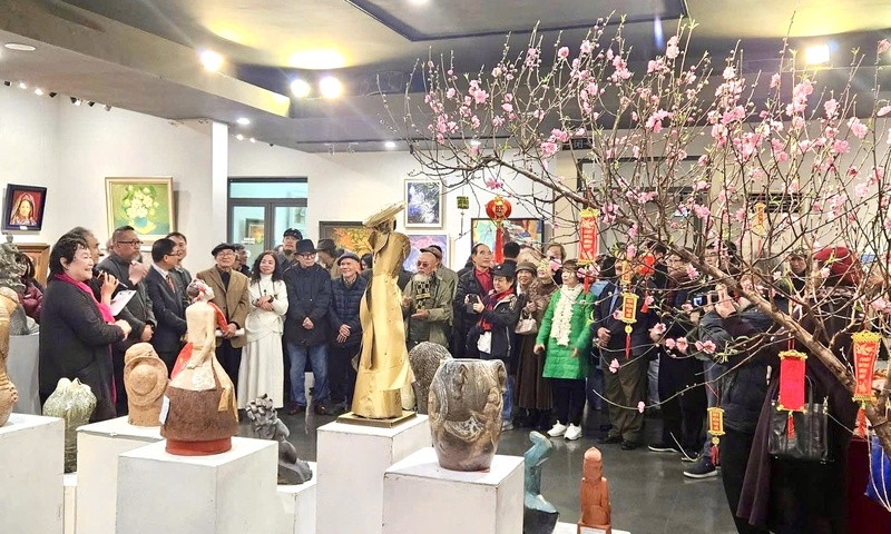 Sắc xuân rạng rỡ lan tỏa tại Triển lãm mỹ thuật 'Mừng Đảng mừng Xuân'