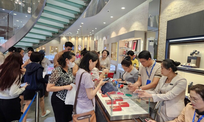 TP. Hồ Chí Minh: Vàng mini, vịt quay, set cúng hút khách trước ngày vía Thần Tài