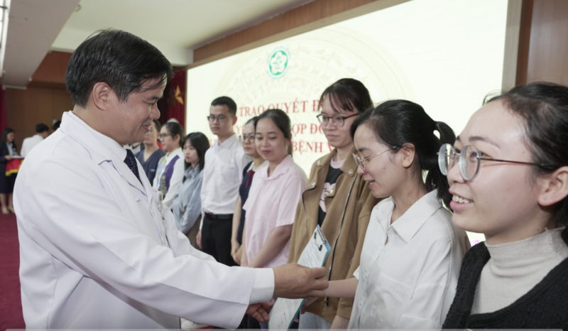 Giám đốc Bệnh viện Bạch Mai: Không bác sĩ giỏi nào có cuộc sống khó khăn