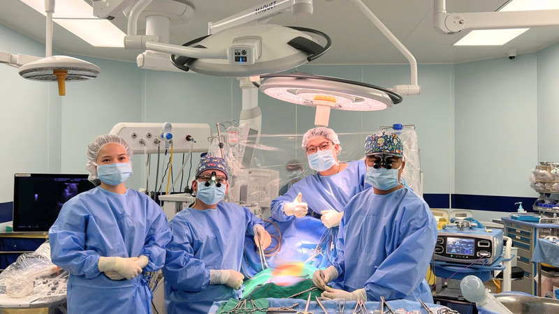 Người mẹ hiến tặng gan của con trai chết não, cứu bé 3 tuổi xơ gan