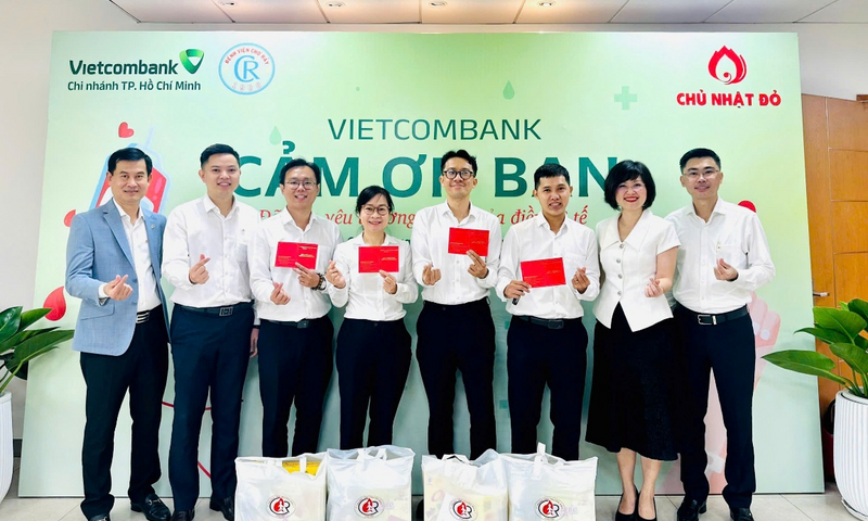 Vietcombank Thành phố Hồ Chí Minh lan tỏa tinh thần 'Chủ nhật đỏ'