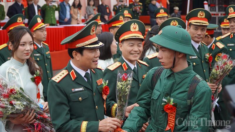 Niềm tin theo bước tân binh lên đường