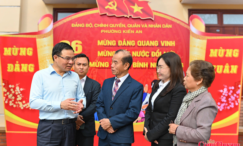 Cử tri Hải Phòng gửi gắm kỳ vọng phát triển công nghiệp, năng lượng và giáo dục