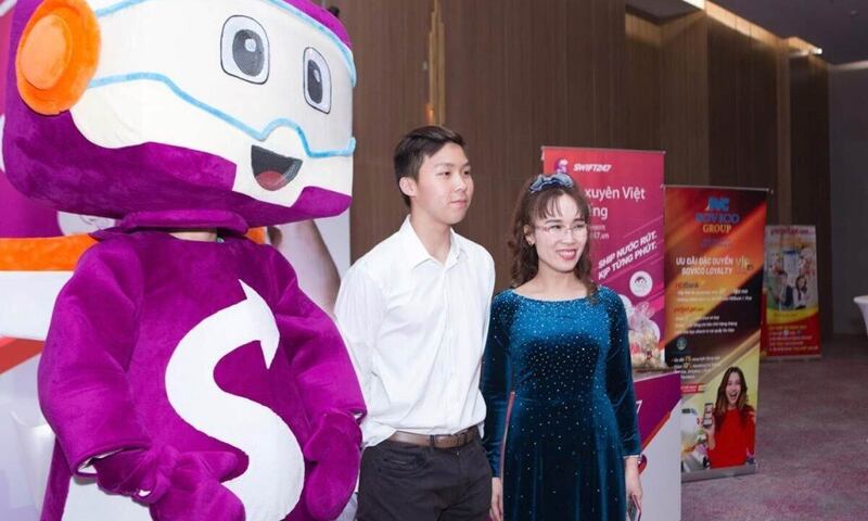 Thấy gì từ làn sóng lãnh đạo 'xuống tiền' mua cổ phiếu?